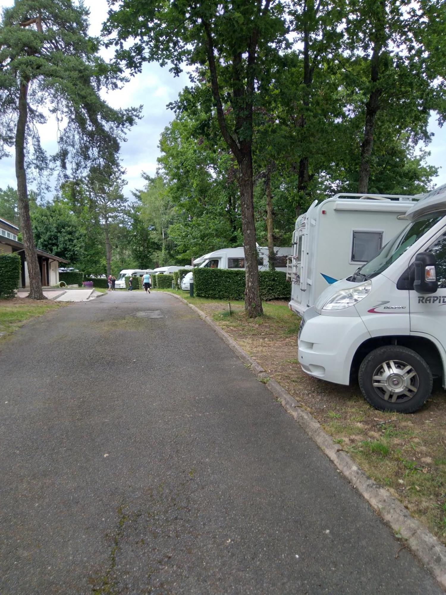 Camping Hurongues Pomeys Exterior photo